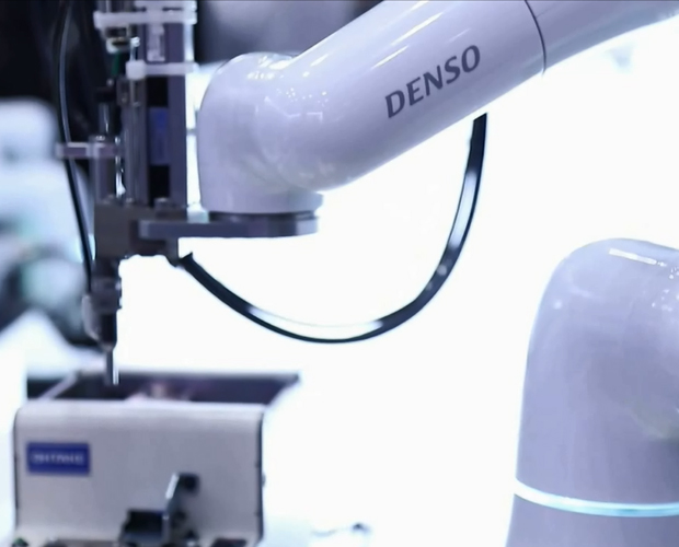 協(xié)作機器人鎖螺絲