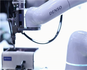 協(xié)作機器人鎖螺絲